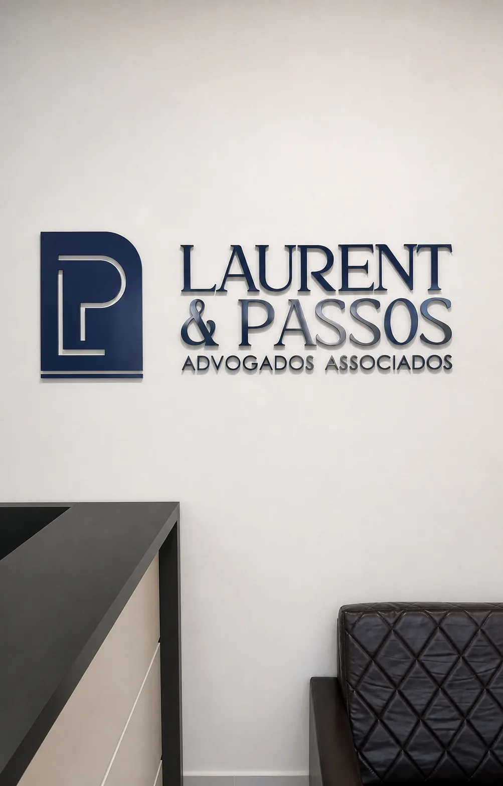 Recepção da Laurent & Passos com a identidade visual do escritório
